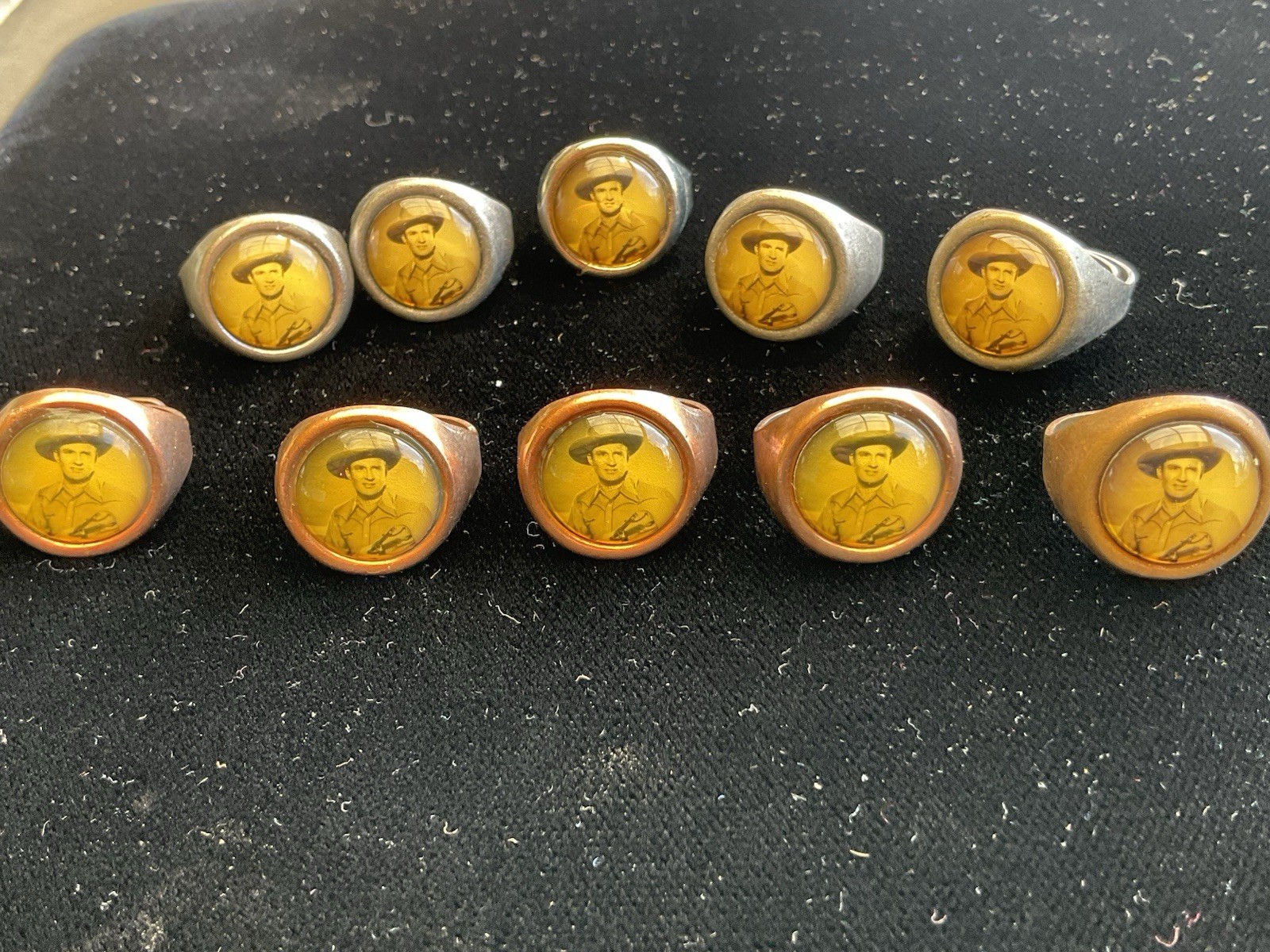 Vintage Gene Autry Singing Cowboy Adjustable Gumbball Ring - 10 in lot SALE