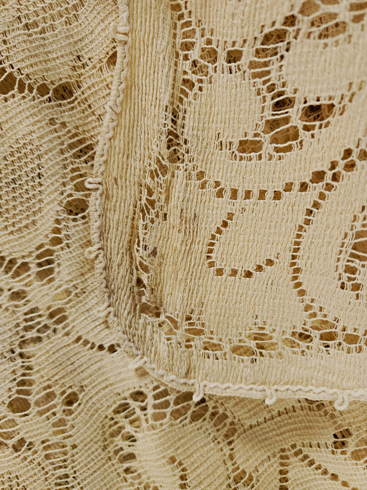82”x62” Vintage 1930s Rose Lace Tablecloth - Cream Cottagecore Banquet Topper