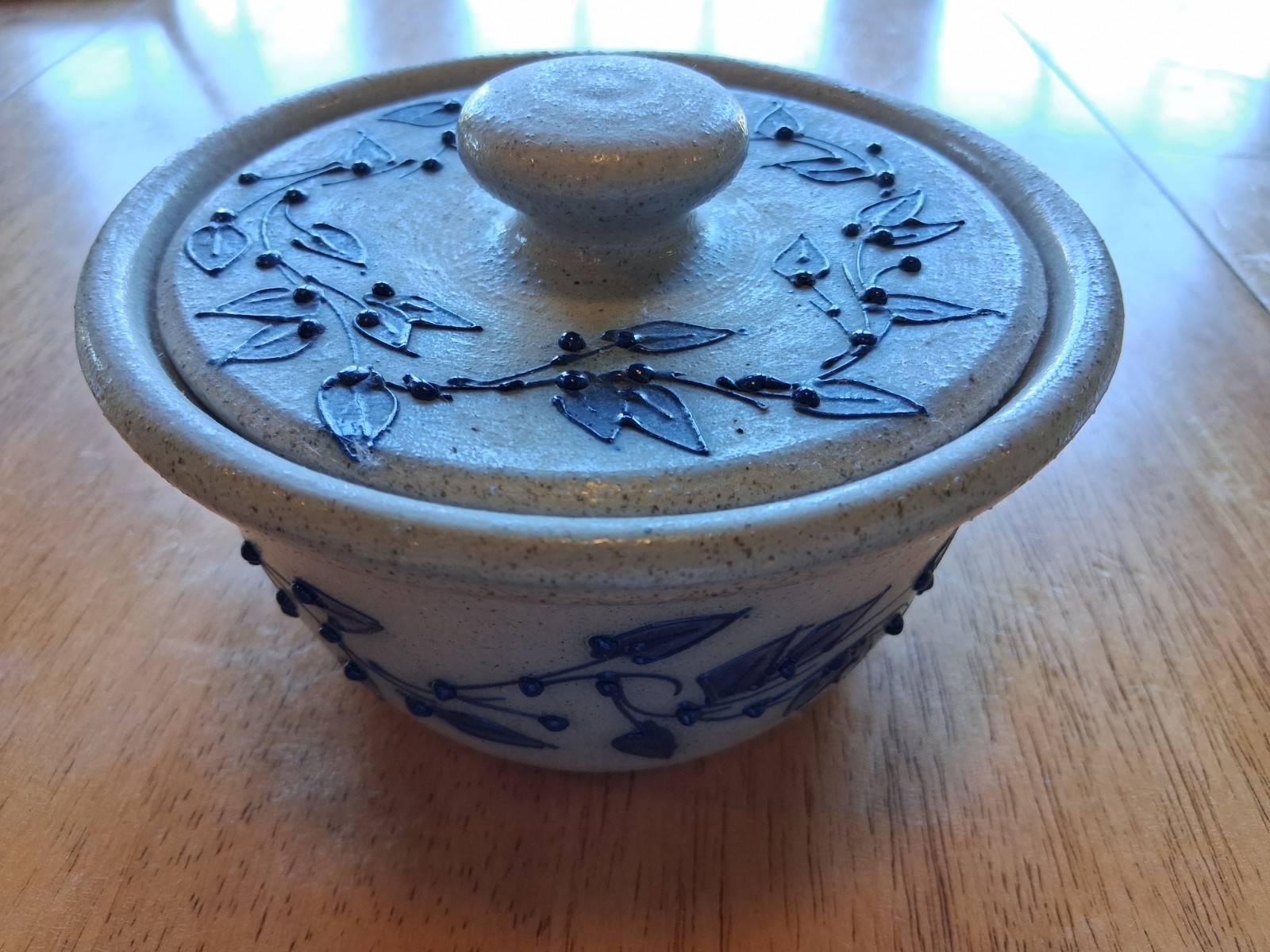 VTG 1995 SALMON FALLS POTTERY STONEWARE BUTTER TUB WITH LID BLUEBERRY VINES 