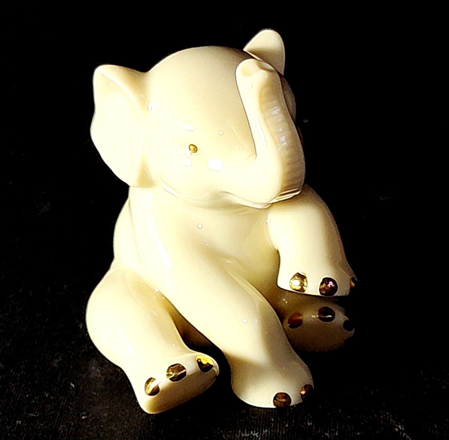 LENOX CLASSIC IVORY MINIATURES SITTING ELEPHANT, Porcelain, 3\