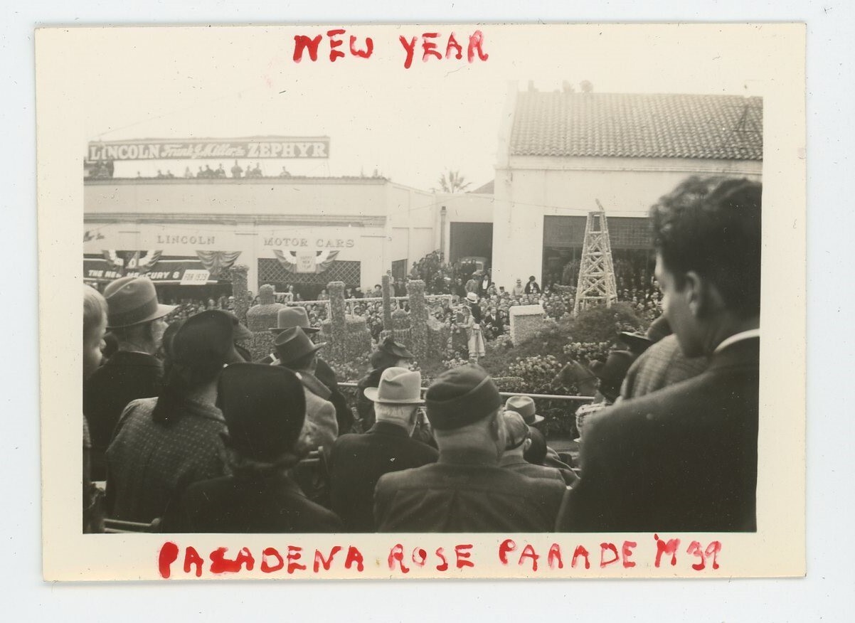 Vintage Photo New Years Parade Flower Float Crowd Zephyr Cars Pasadena CA 1939
