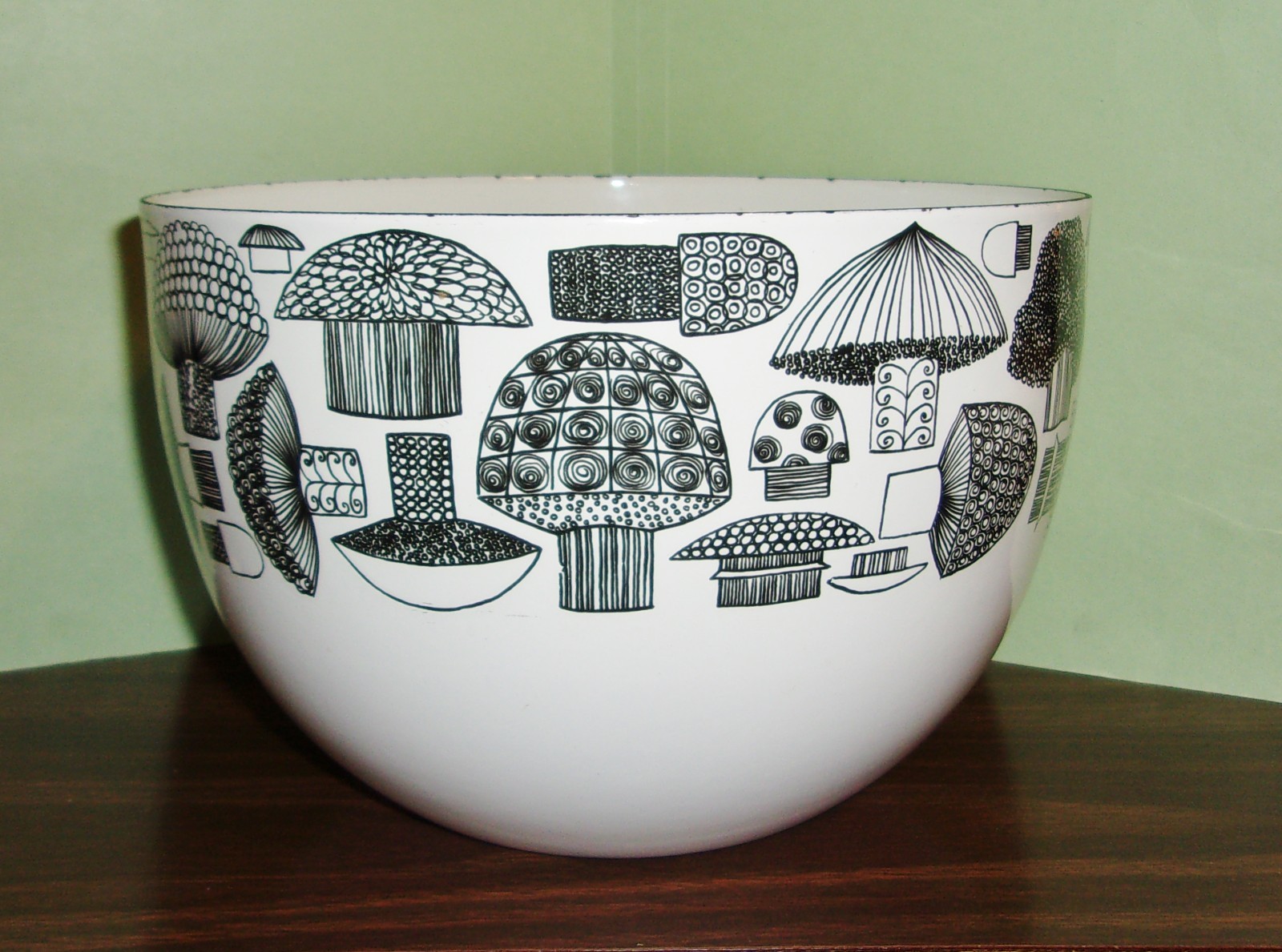 Vintage MCM Kaj Franck Finland Arabia Mushrooms Enamel Mixing Bowl White Black