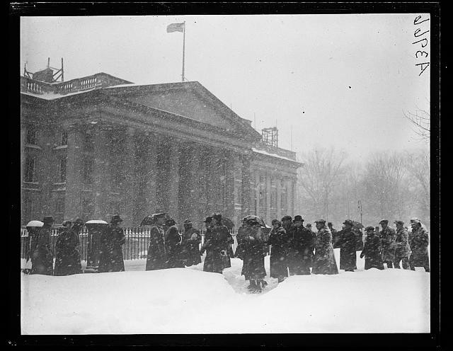 Photo:Washington D.C. 1922 Snowstorm White House Crowd Winter Scene