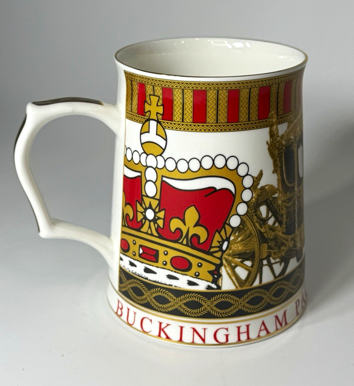 The Royal Mews Buckingham Palace Mug Horse Carriage Gold Trim Royal Souvenir The Royal Mews Buckingham Palace Mug Horse Carriage Gold Trim Royal Souvenir