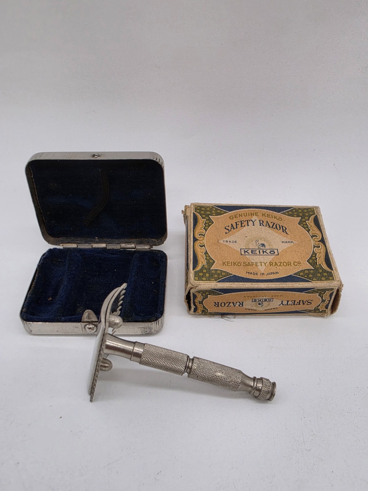Vintage Japanese 4 Piece Safety Razor & Velvet Lined Metal Casewith Shipper