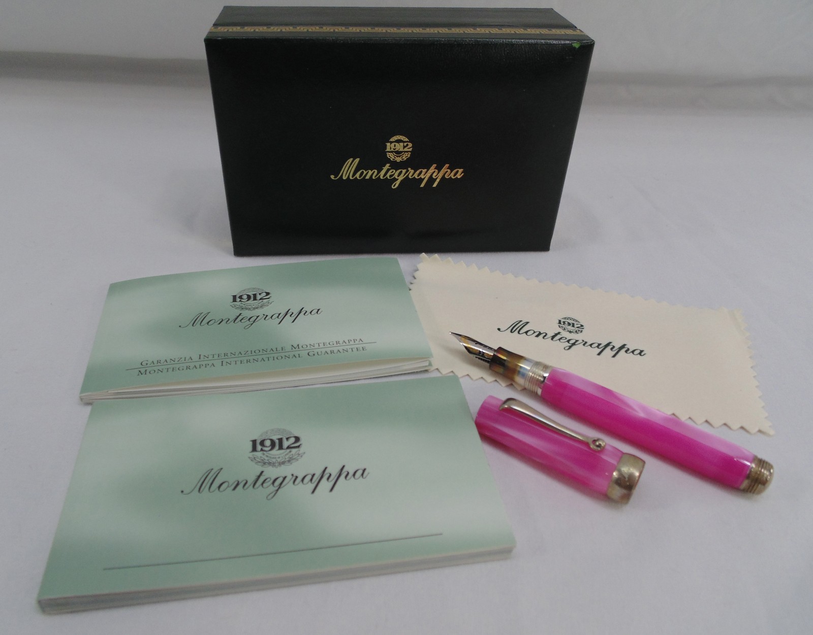Montegrappa Fountain Pen .925 Sterling Silver 750 18KT Mini Micra Pink Medium