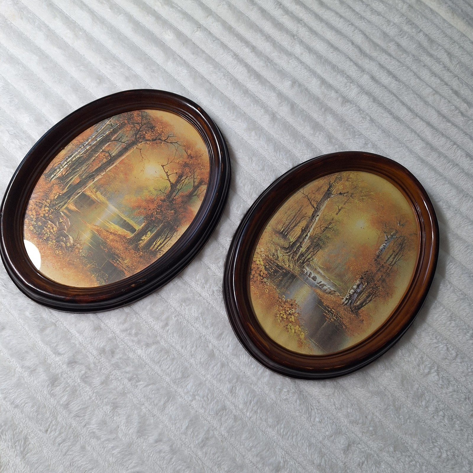 Vtg 2 Pc Oval Antique Photo Frames Wood Look 6 1/2\