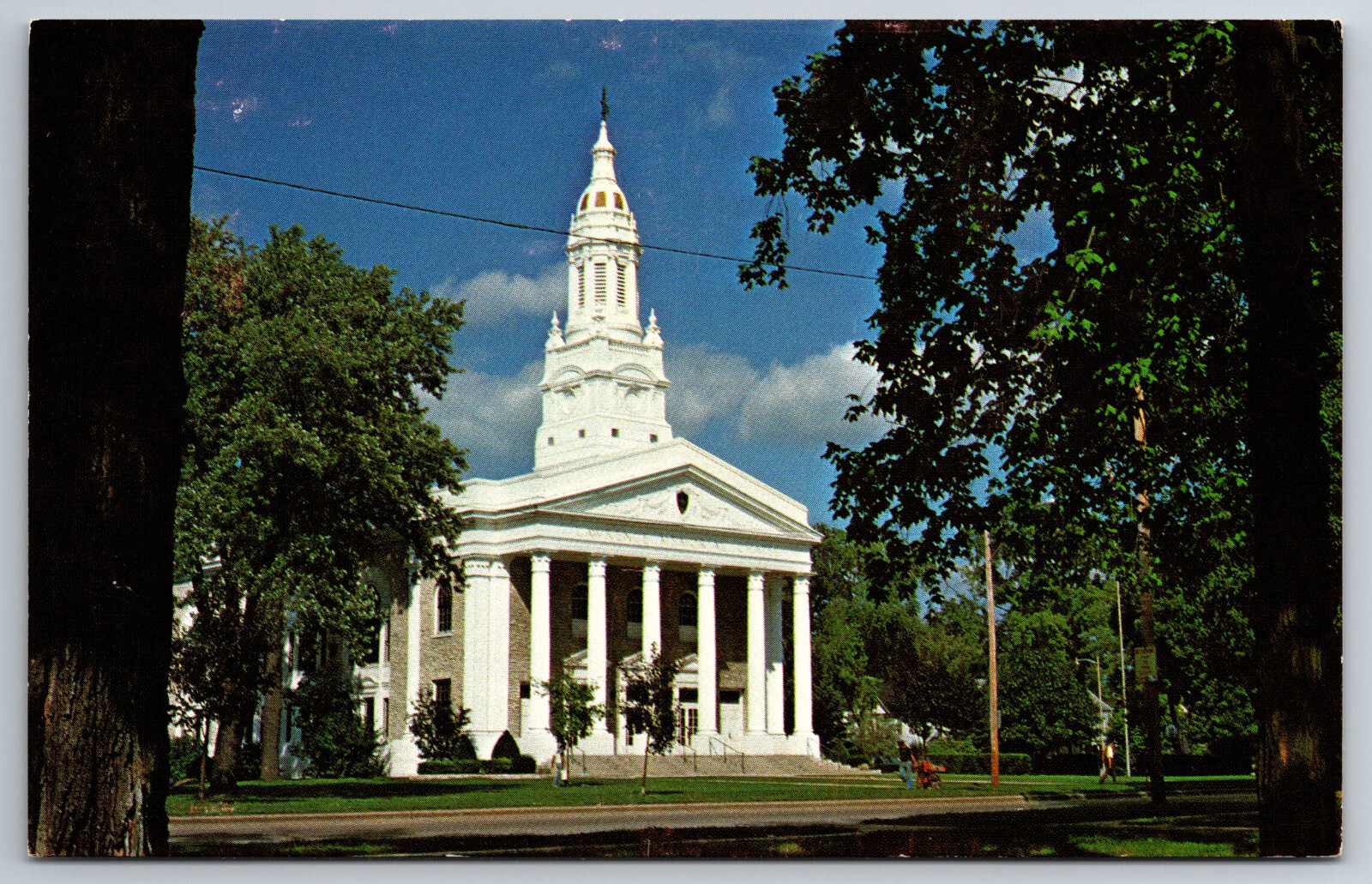 Vintage Postcard WI Appleton Lawrence Memorial Chapel Street View -4654