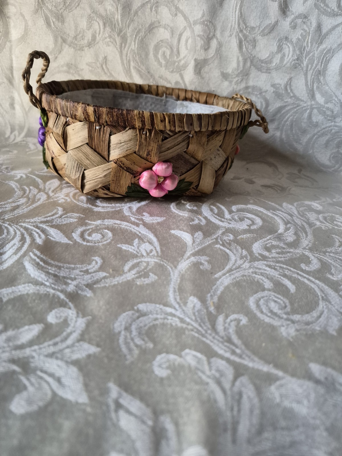 VTG MCM Small Hand Woven 6.5in Reed Basket w/3D Flowers and Handles