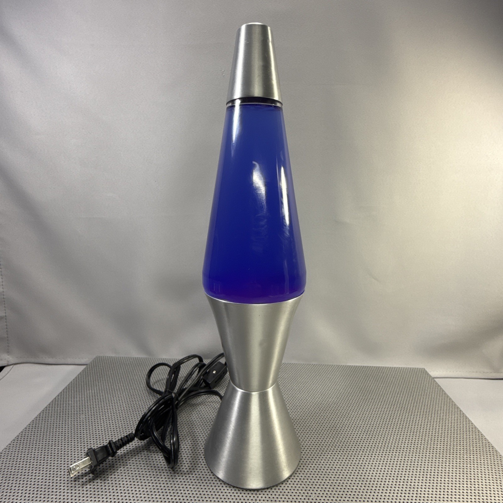 Vintage Y2K Era Lava Lite Lava Lamp 16.5” Purple Liquid Silver Base Red/Pink Vintage Y2K Era Lava Lite Lava Lamp 16.5” Purple Liquid Silver Base Red/Pink