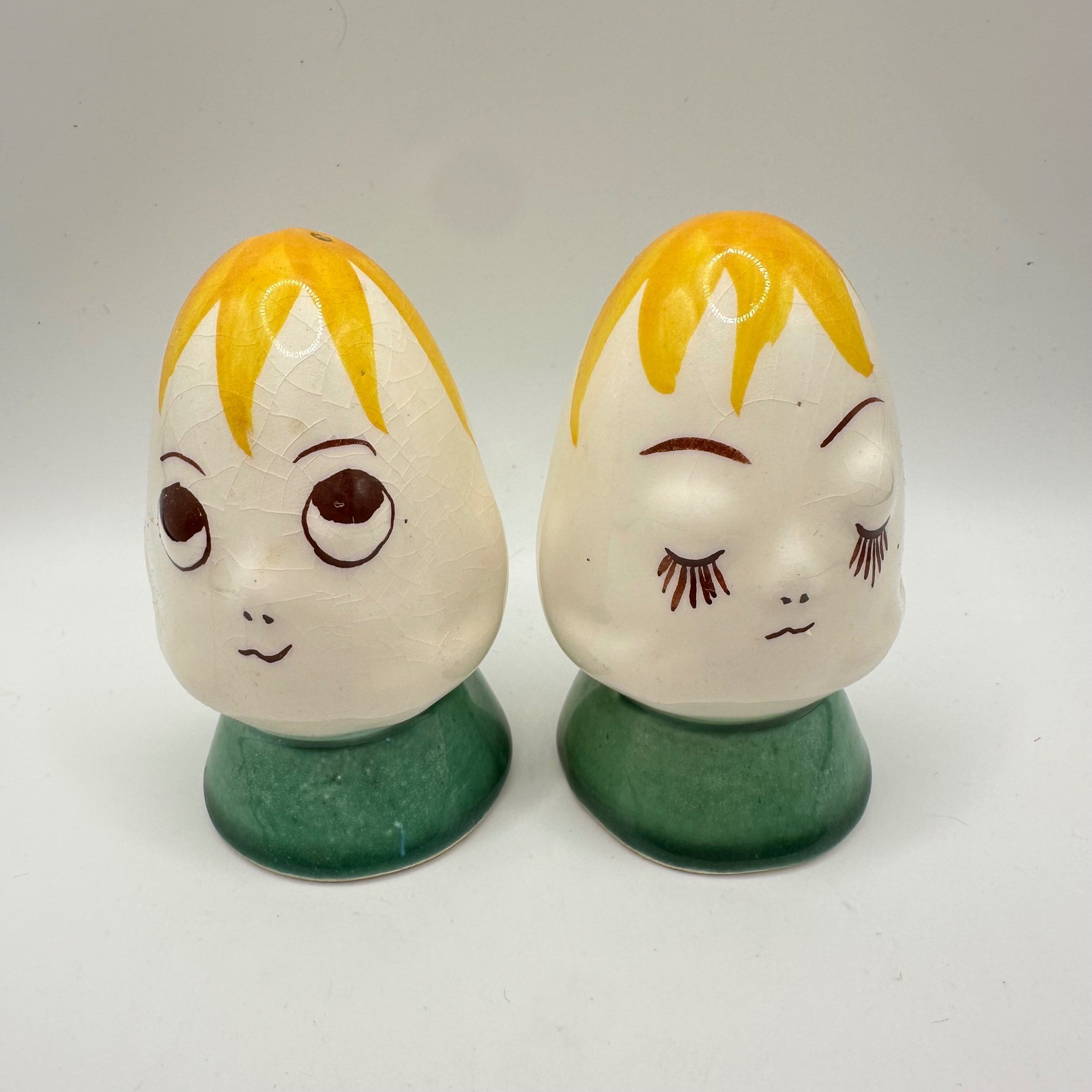 Vintage Ceramic Egg Face Salt and Pepper Shakers Anthropomorphic Kitsch 3\