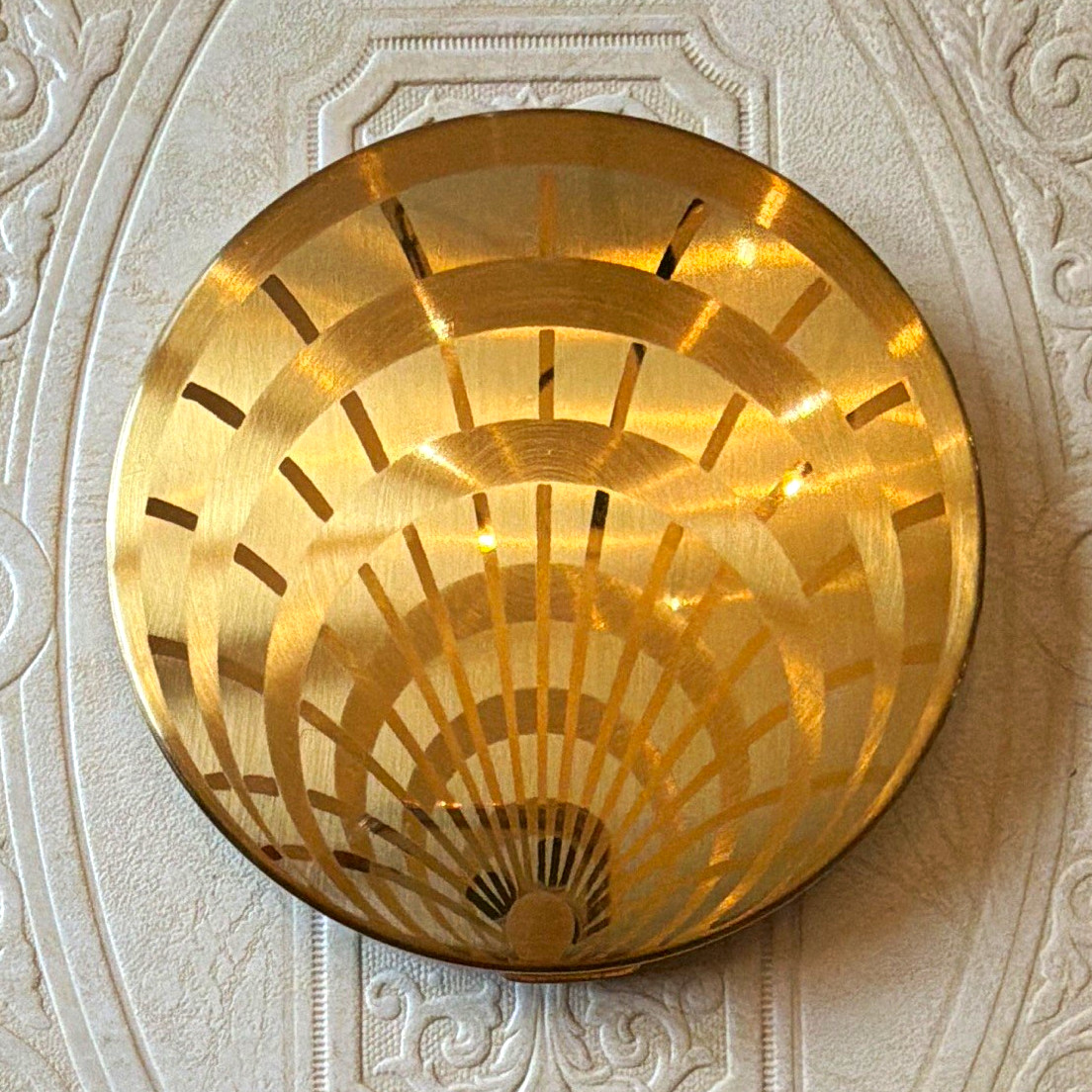 Vintage Pilcher Shell Goldtone Compact