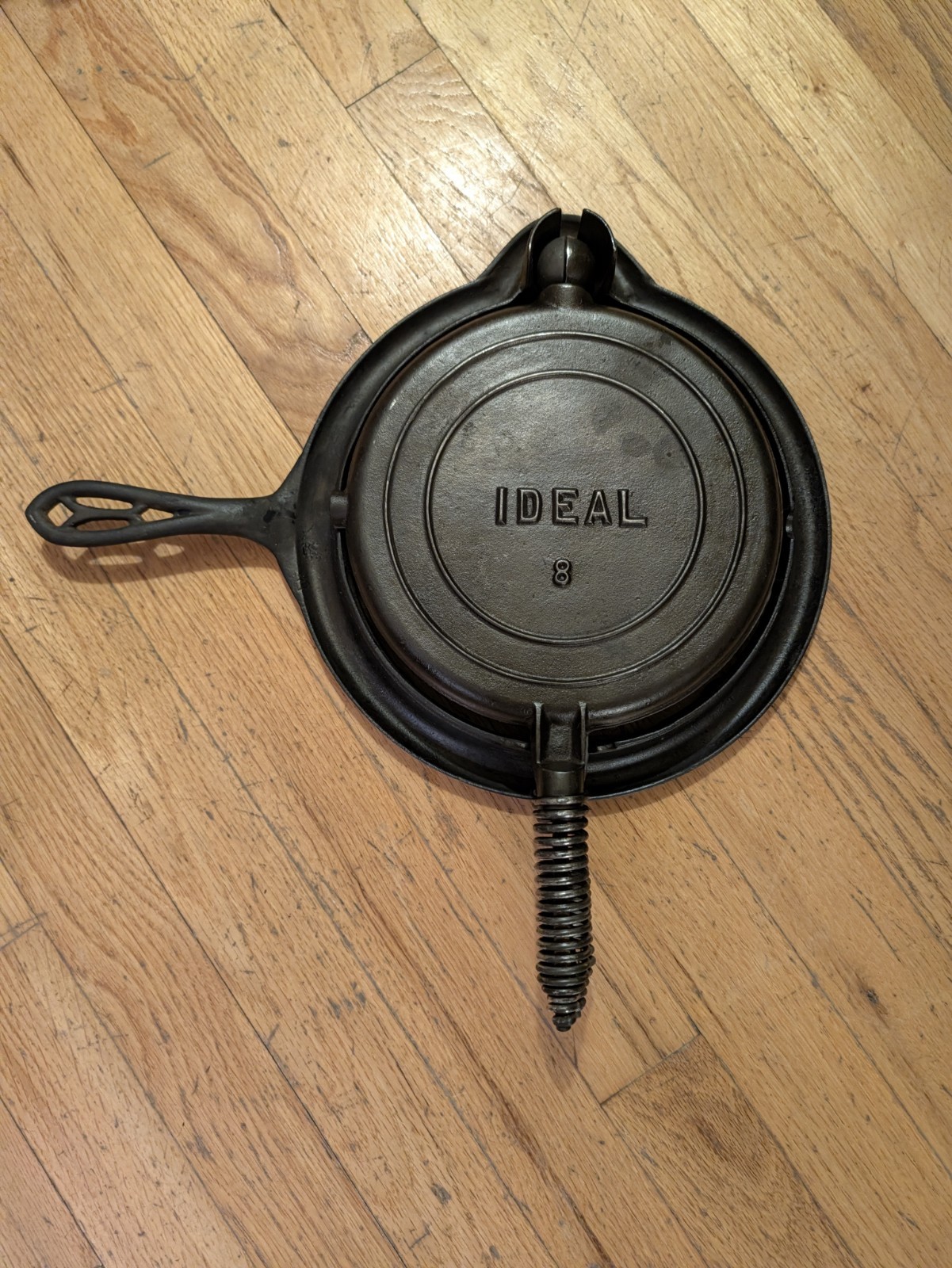 Vintage Ideal 8 Cast Iron Waffle Iron Cleaned