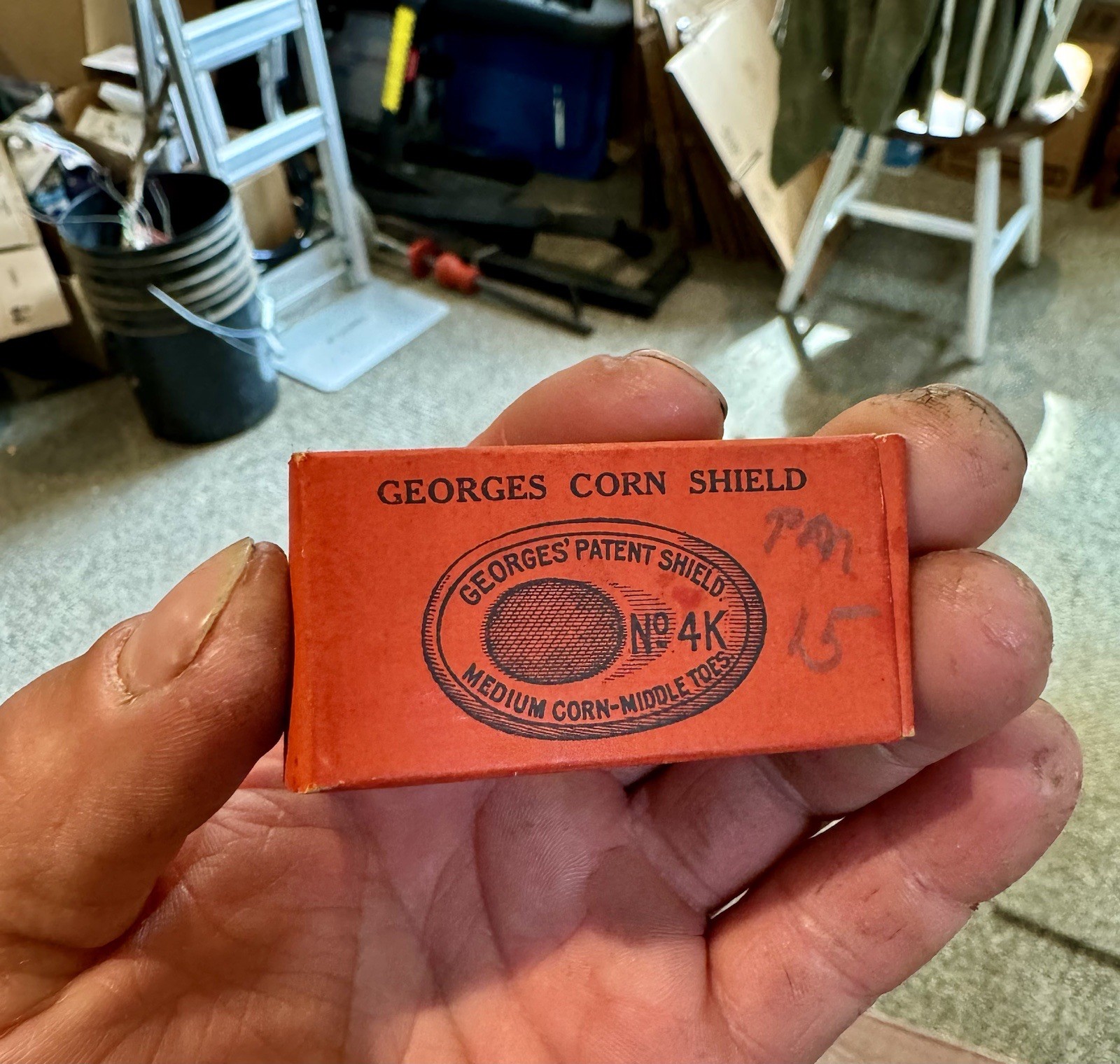 George’s Corn Shield Middle Toes Washington DC Antique Advertising Box 1930s Era George’s Corn Shield Middle Toes Washington DC Antique Advertising Box 1930s Era