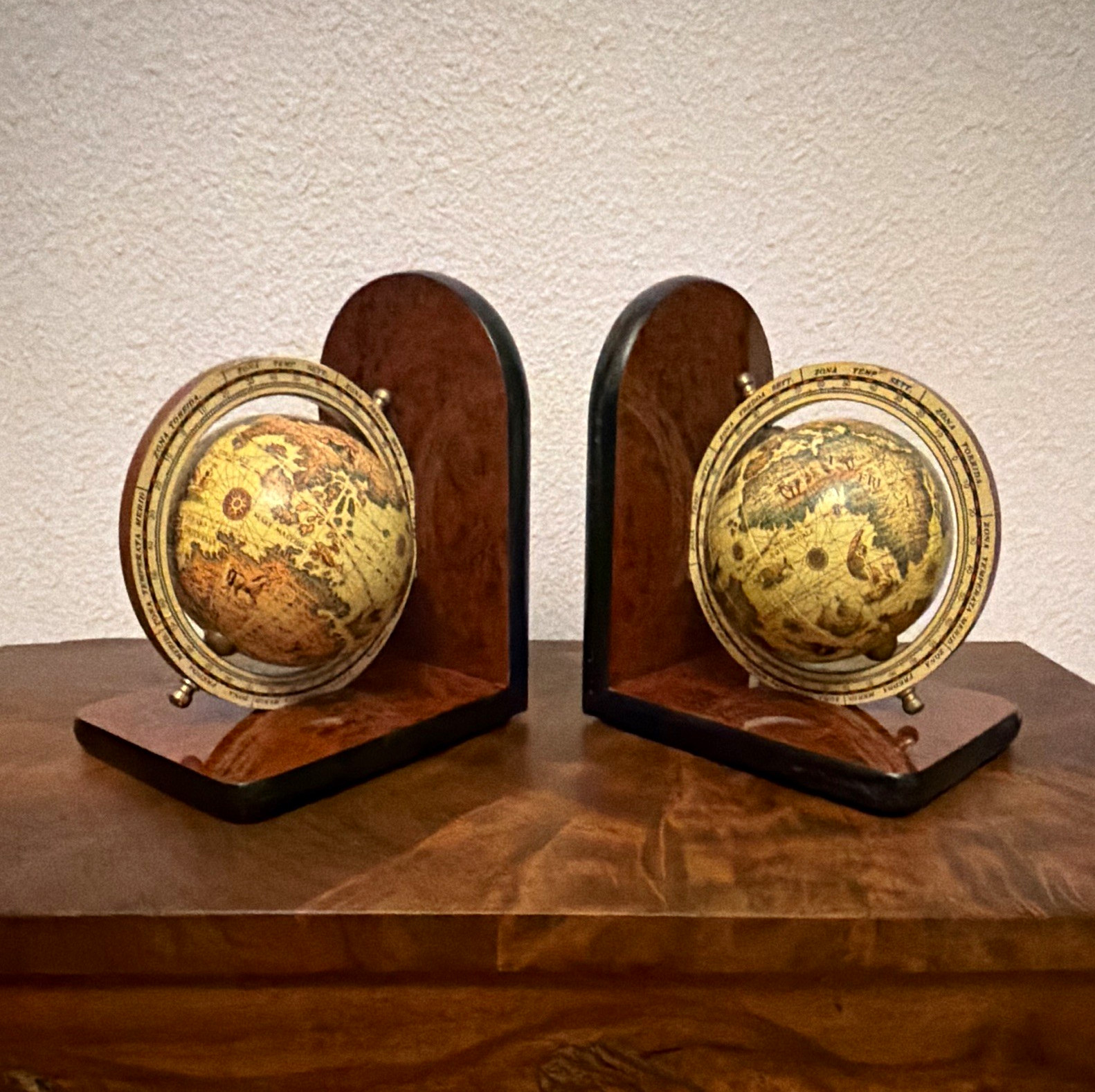Vintage 1970’s Italian Style Old World Globe Bookends Set Taiwan