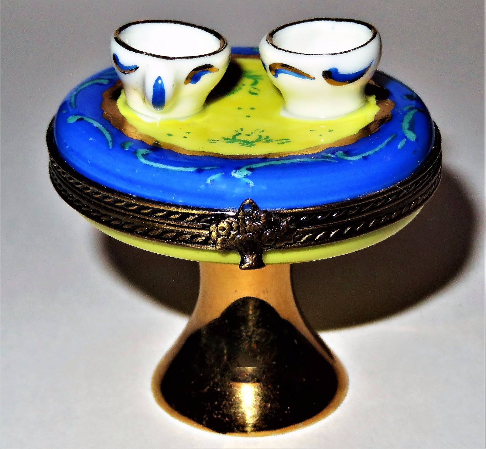 LIMOGES FRANCE BOX ~ PEDESTAL GARDEN TABLE & TEA CUPS ~ PEINT MAIN ~ PATIO