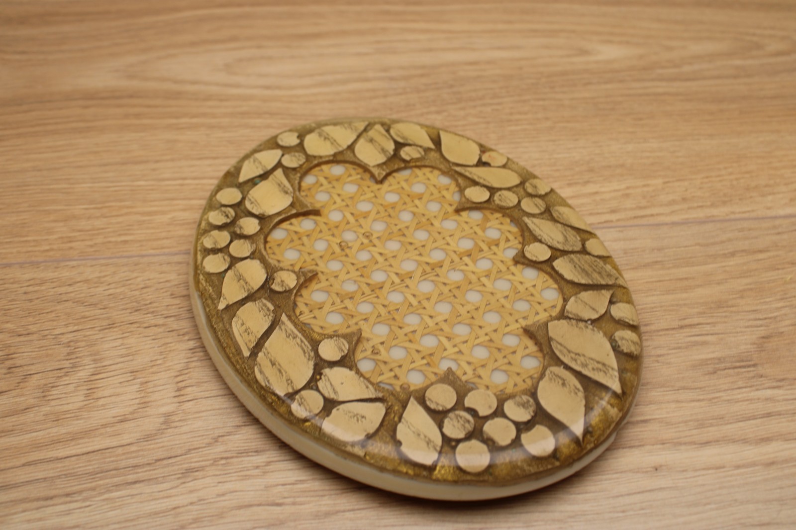 Vintage 70s Retro Trivet Lucite Acrylic Rattan Wicker Design Gifts Oval Resin