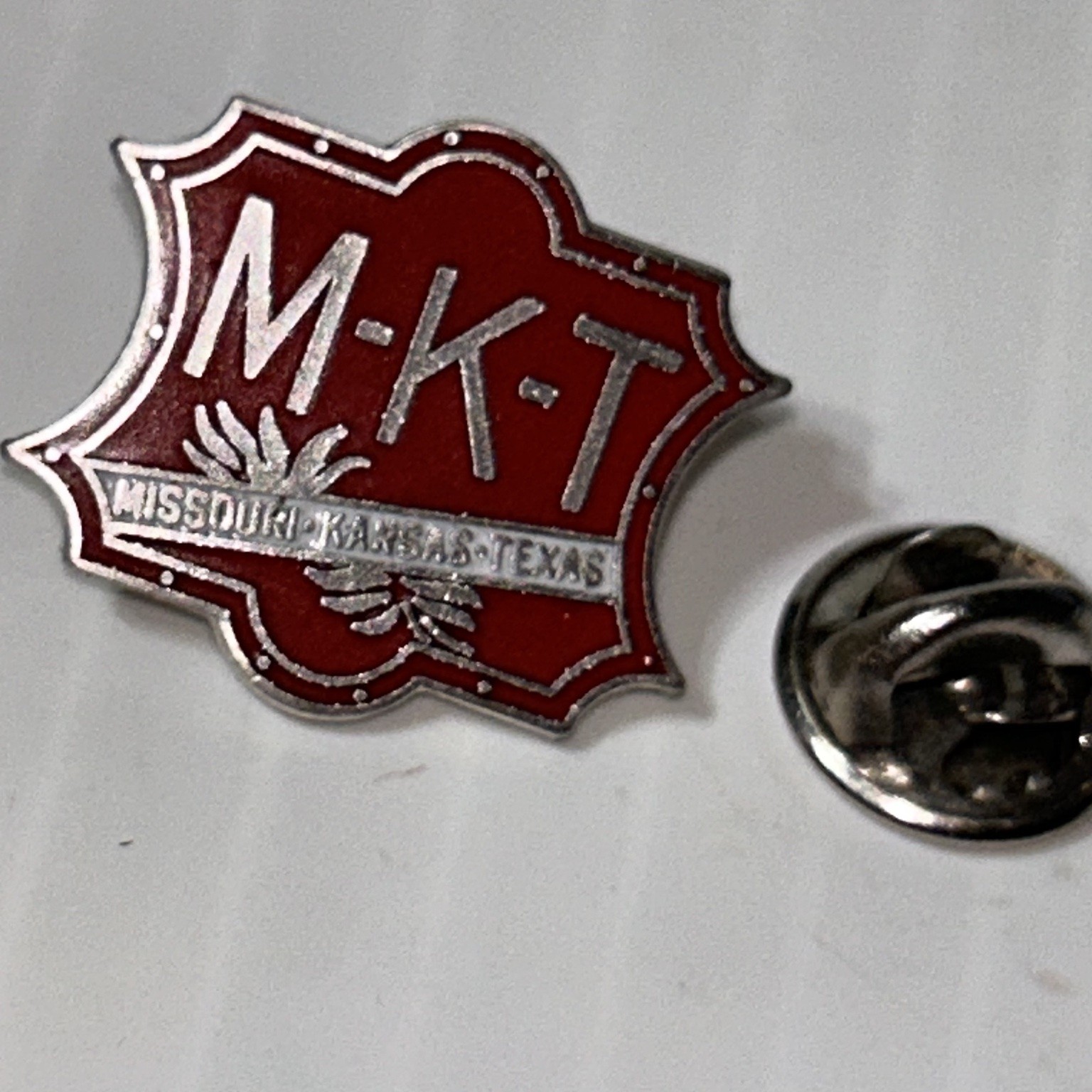 Vintage M-k-t Missouri-Kansas-Texas Railroad Pin Badge Historical Memorabilia Vintage M-k-t Missouri-Kansas-Texas Railroad Pin Badge Historical Memorabilia