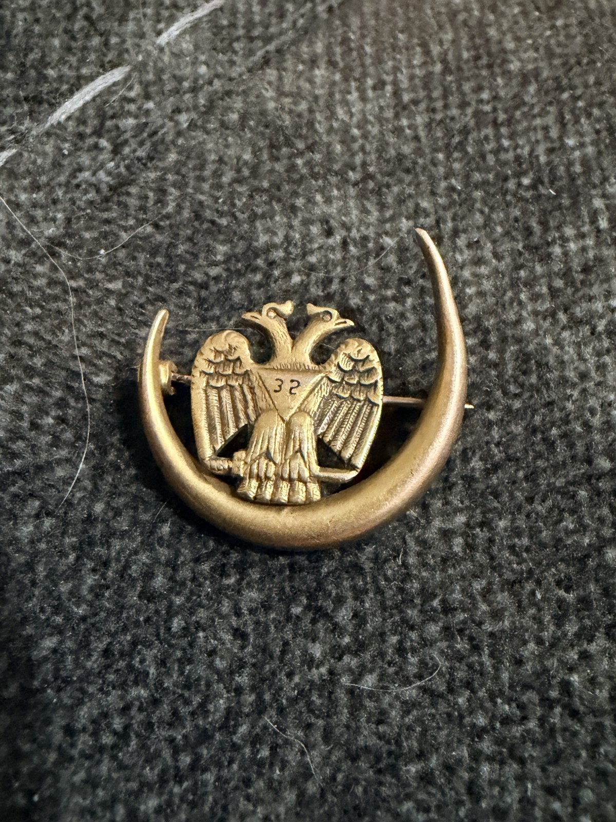 Antique 10K Gold Masonic 32nd Degree Scottish Rite Double Eagle Crescent Pin