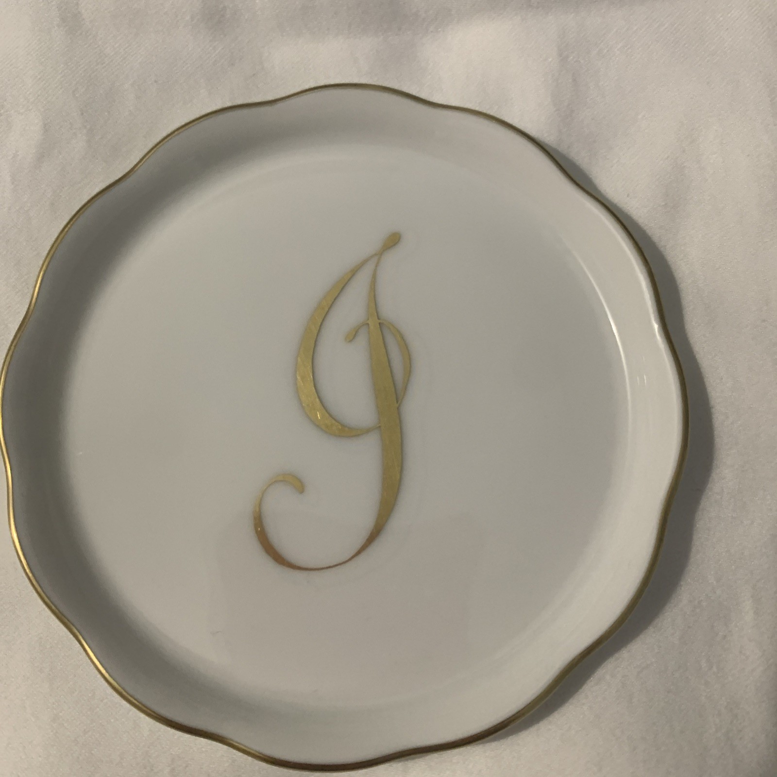 HEREND, COASTER WITH MONOGRAM LETTER J, 643001-j, W/24KT GOLD, BRAND NEW HEREND, COASTER WITH MONOGRAM LETTER J, 643001-j, W/24KT GOLD, BRAND NEW