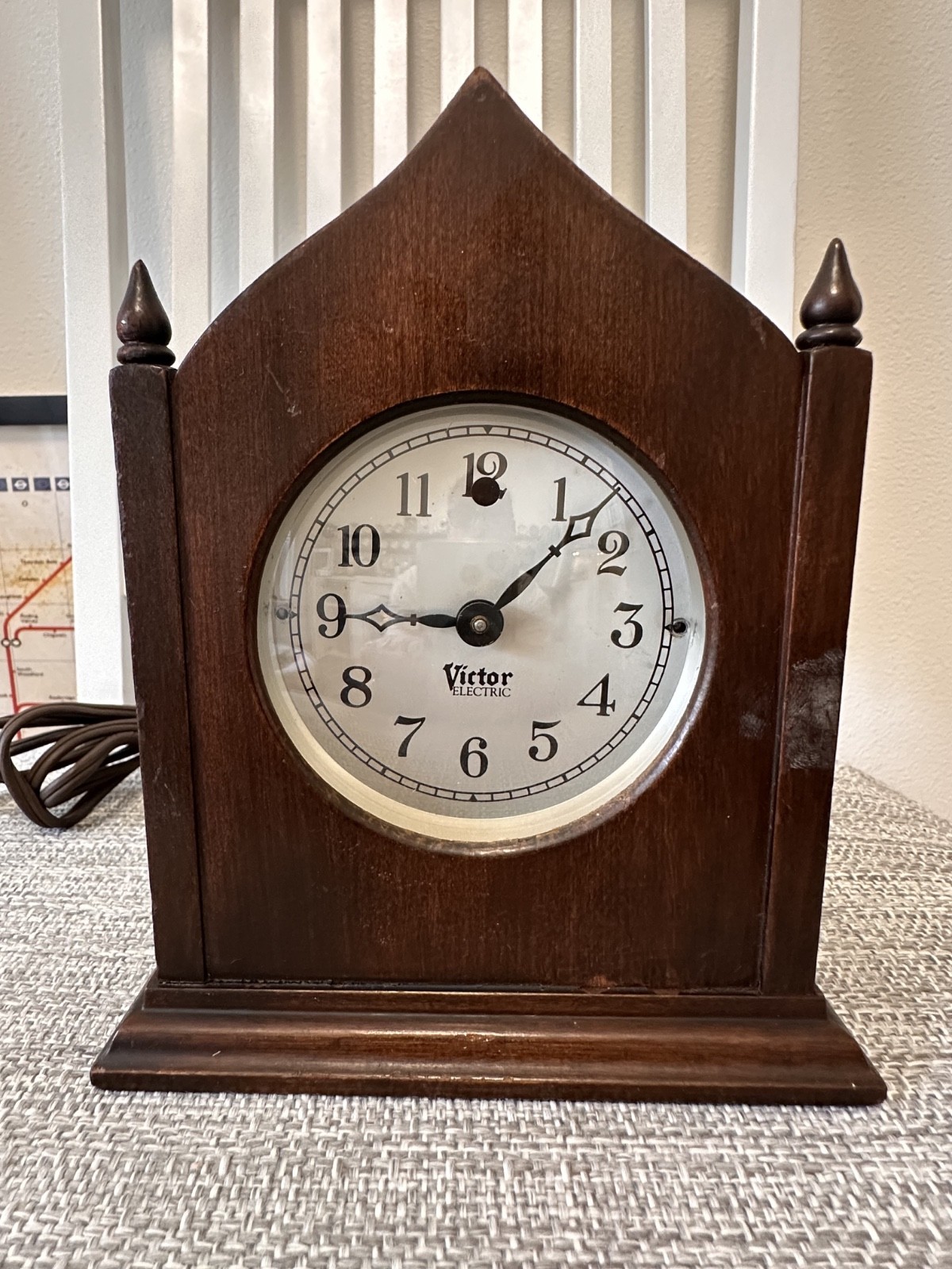 Antique 1920\'s Victor Electric Steeple Clock * Cincinnati * Wood Case * WORKS 