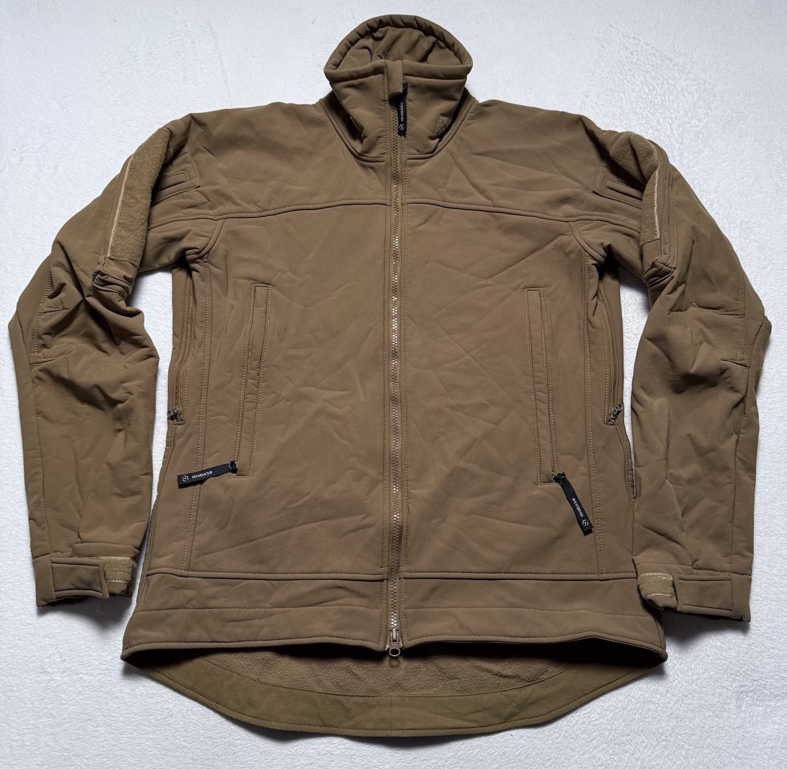 Beyond Clothing L5 Cold Fusion Jacket Mens Medium Soft Shell Coyote Brown USA