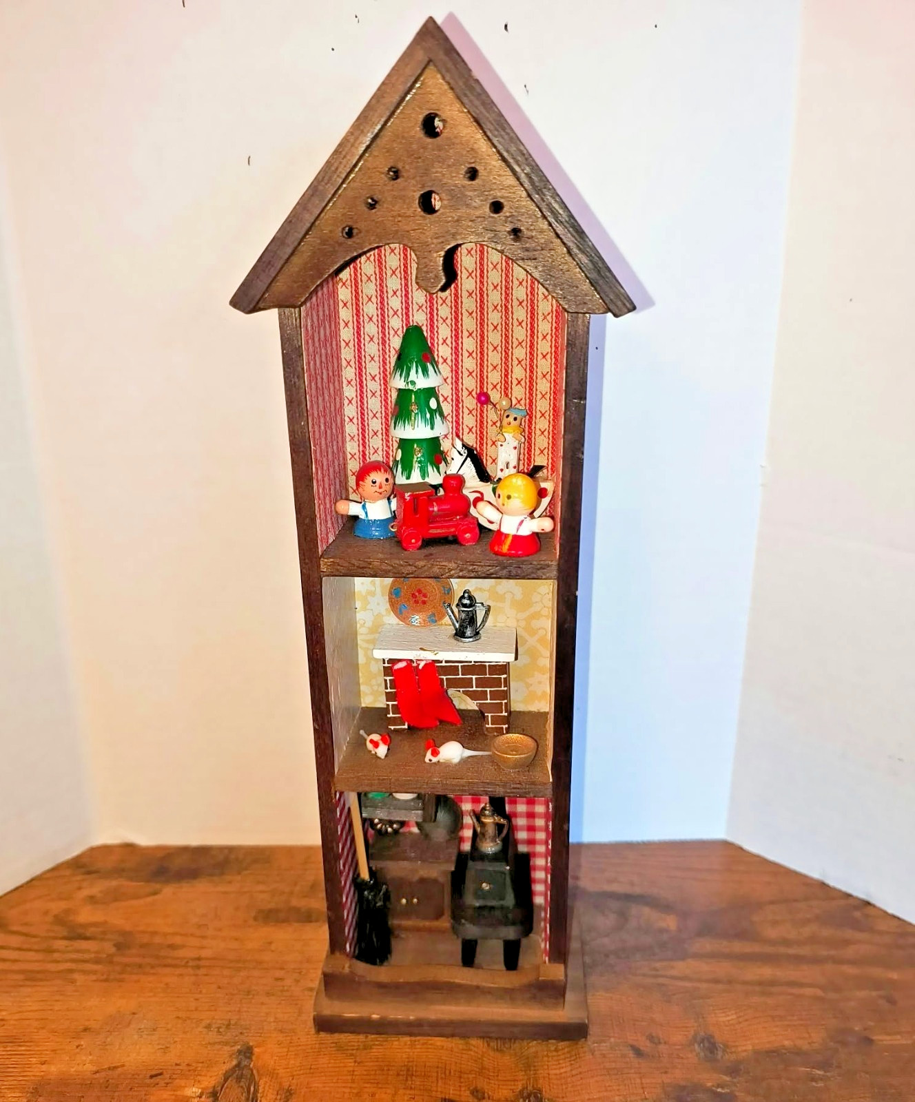 VTG 70\'S  PRIMITIVE DIORAMA WOOD/ 3 SHELF DOLL HOUSE MINIATURE SET  12\