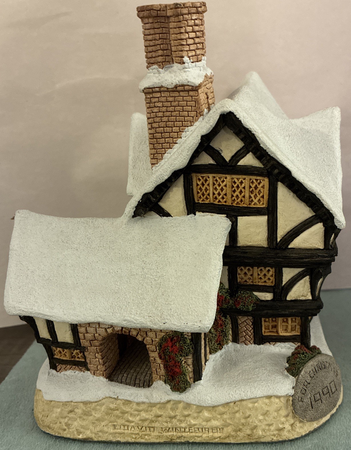 Mister Fezziwig\'s Emporium Christmas cottage 1990 by “David Winter” Collection 