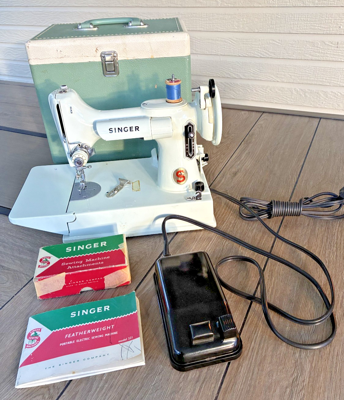 Vintage 221K Singer Featherweight Sewing Machine White 1964 - Motor Runs