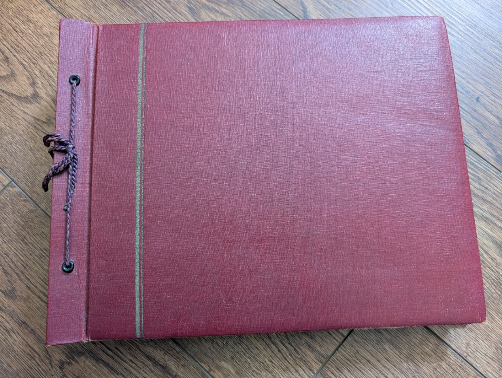 Vintage Photo Album 1920 - 30\'s Over 125 Photos With Photo Corners