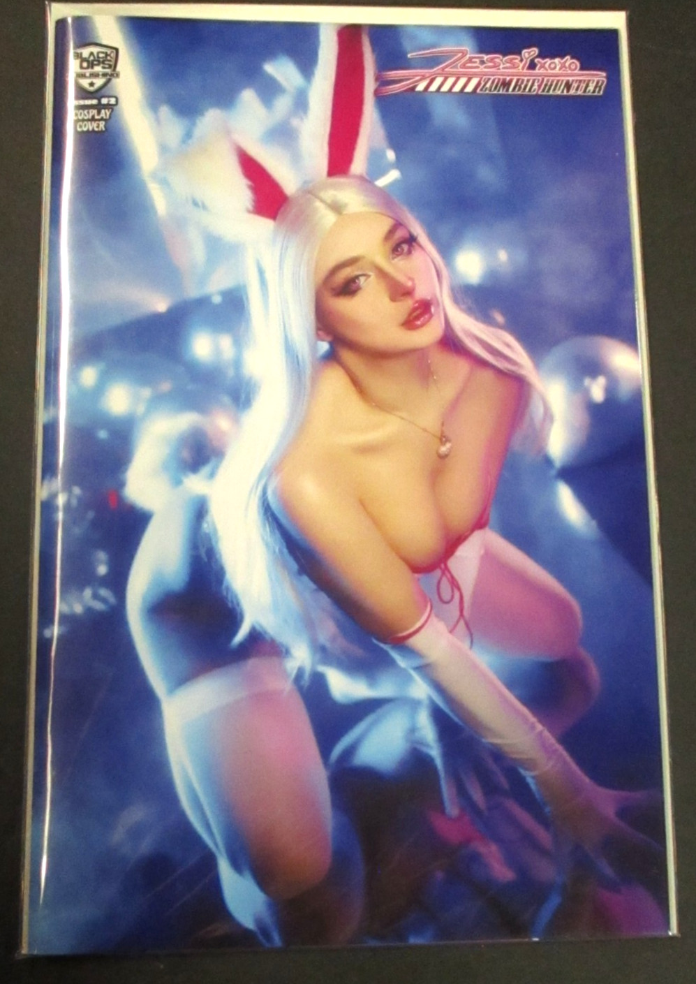 JESSI ZOMBIE HUNTER #2 DARIA HIME COSPLAY PETER COTTON TAIL  COMICS ELITE M147