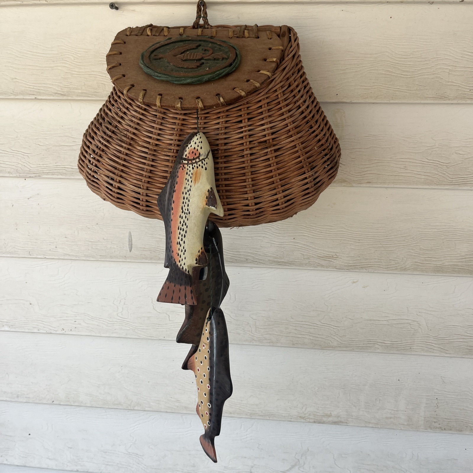 Vintage Woven Fly Fishing Creel Basket /Large Wall Decor/Basket w/3 fish