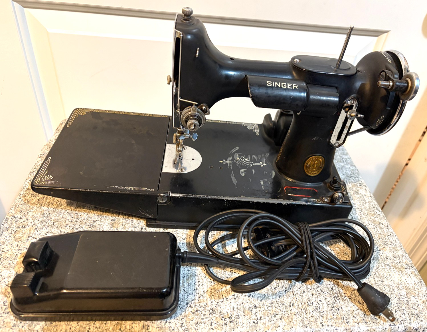 Vintage 1936 Singer Featherweight 221 Sewing Machine - RUNNING Motor (No Bobbin