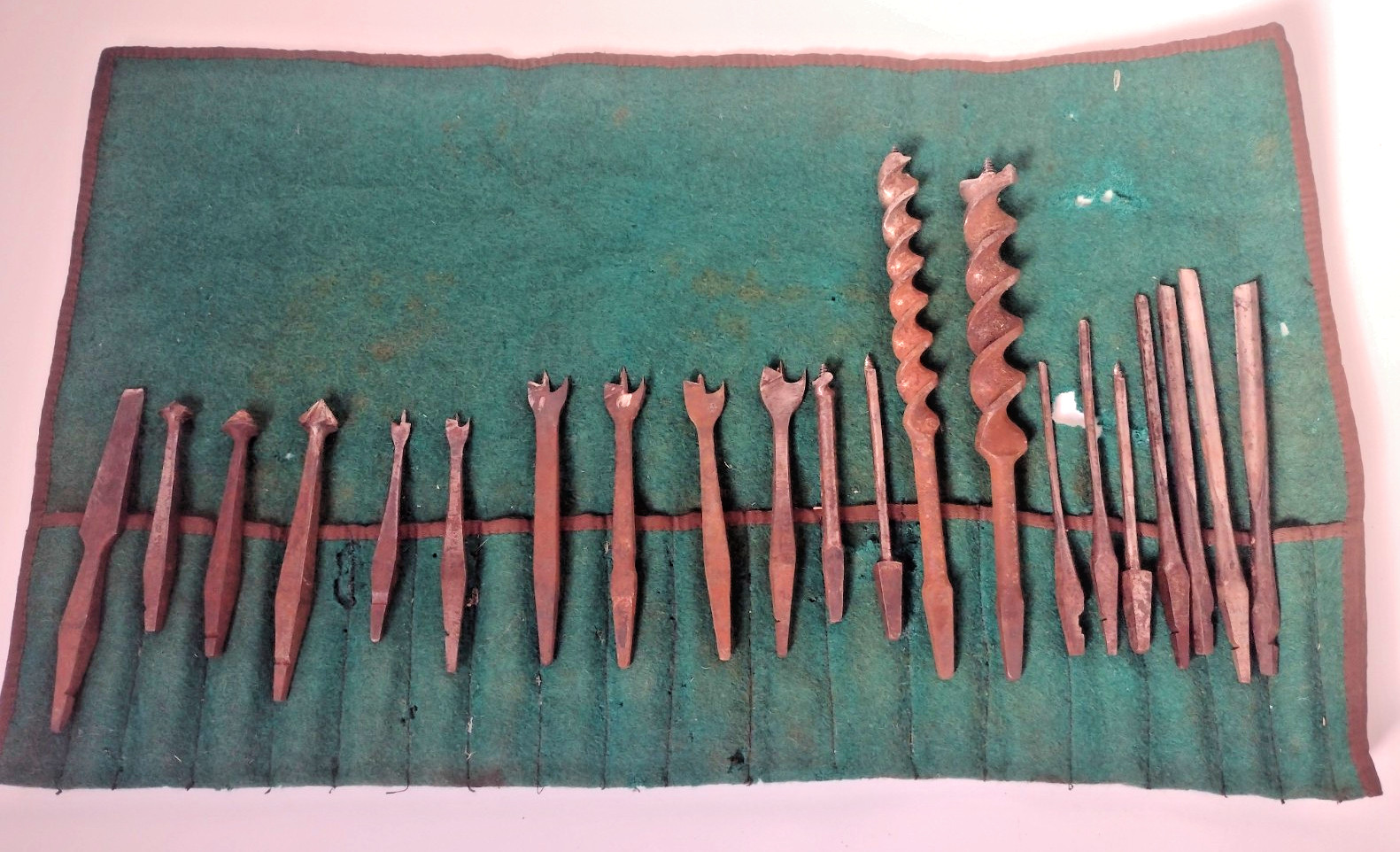 Vintage 21 Carpentry Hand Brace Auger Drill Bits