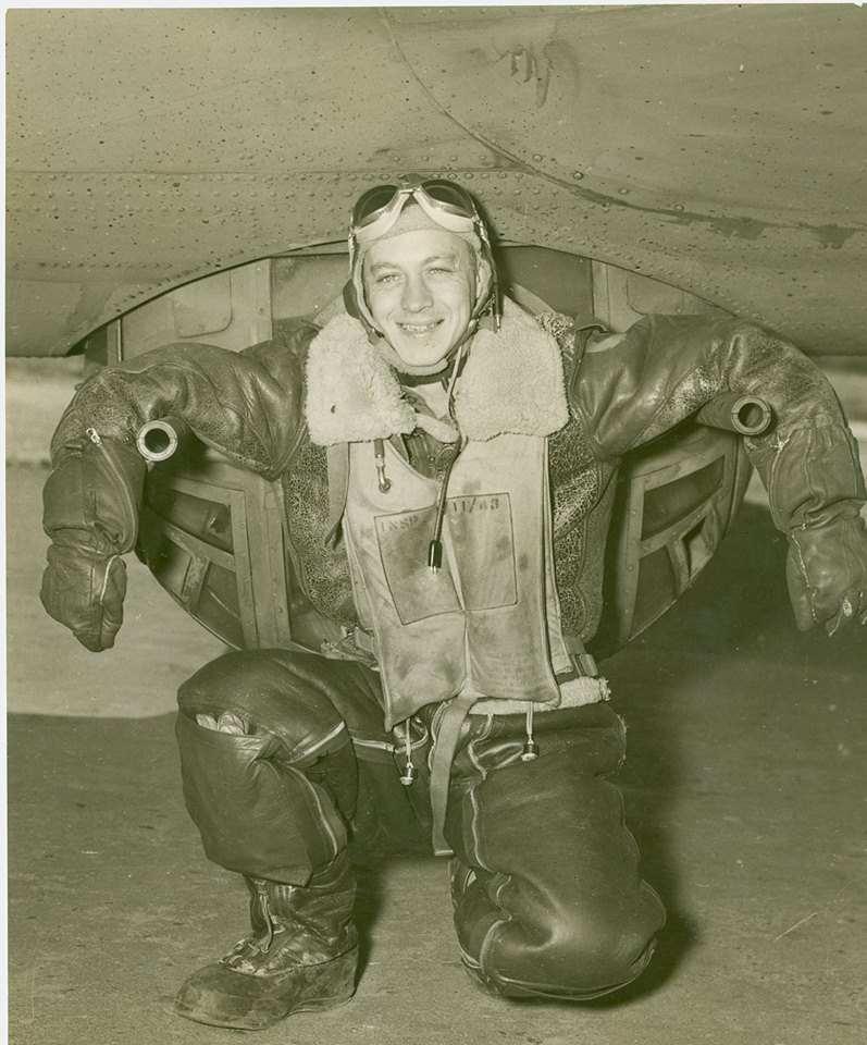 WWII Photo B-17 Flying Fortress Ball Turret Gunner WW2 B&W World War Two / 5109