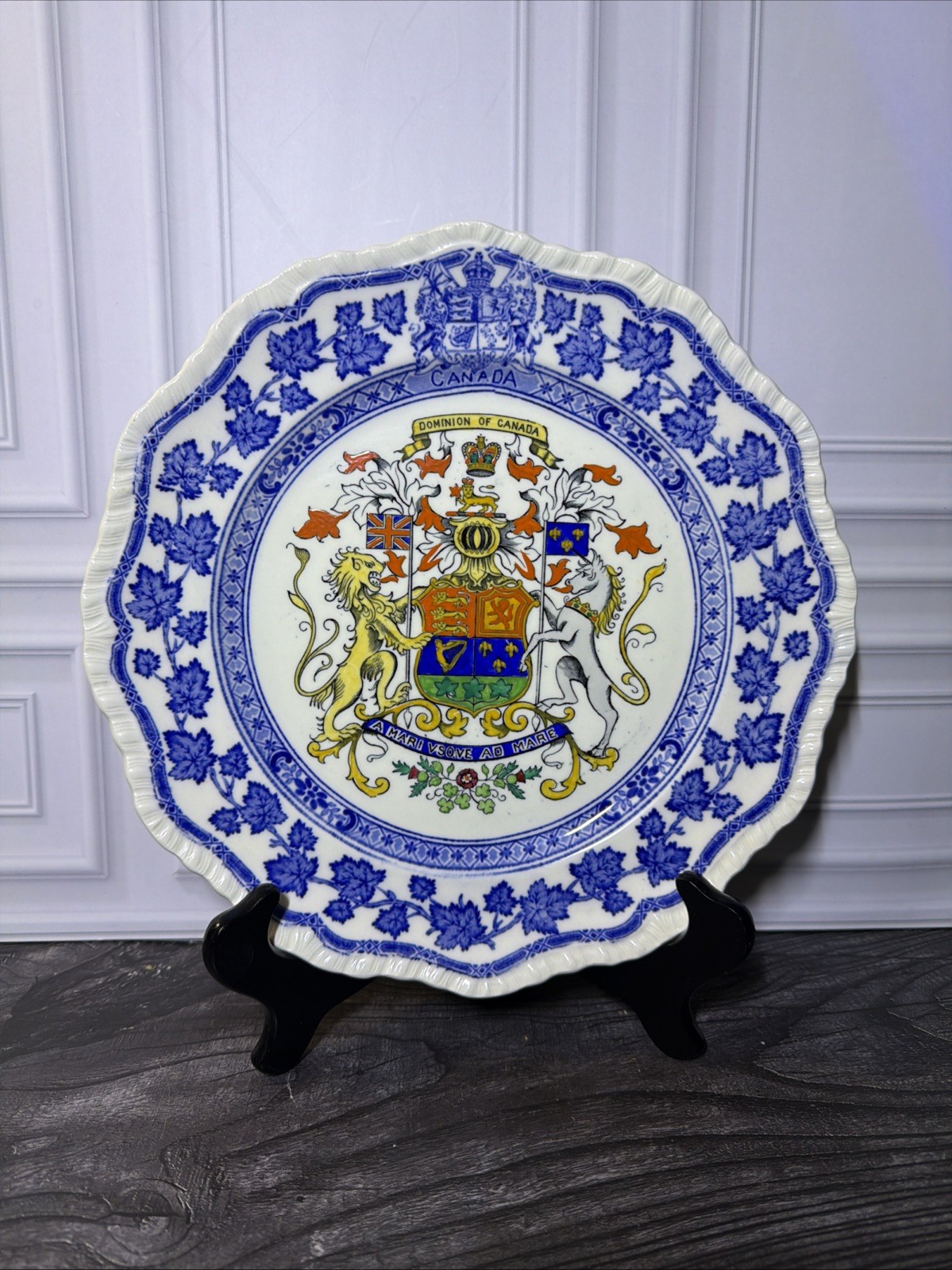 Vintage Masons Patent Ironstone Dominion of Canada Coat of Arms Plate 10.5”