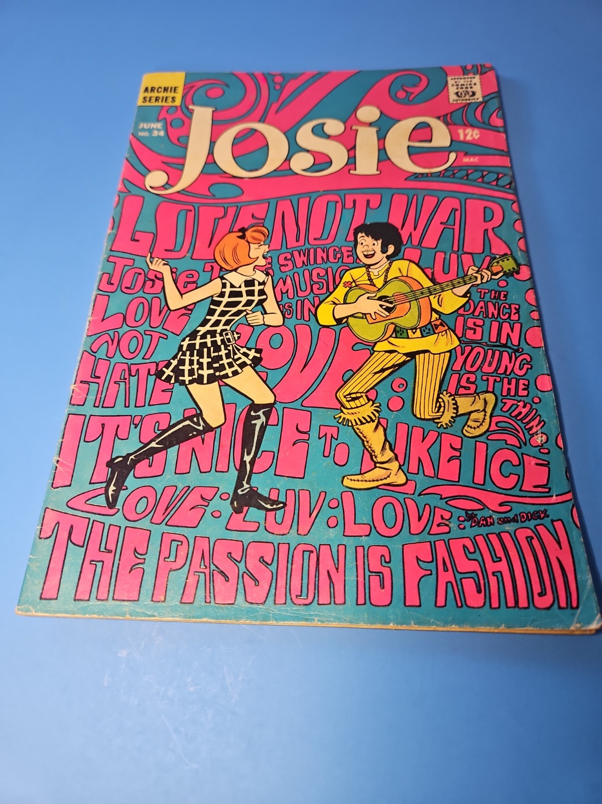1968 Archie Josie 34 VG Psychedelic Love Not War
