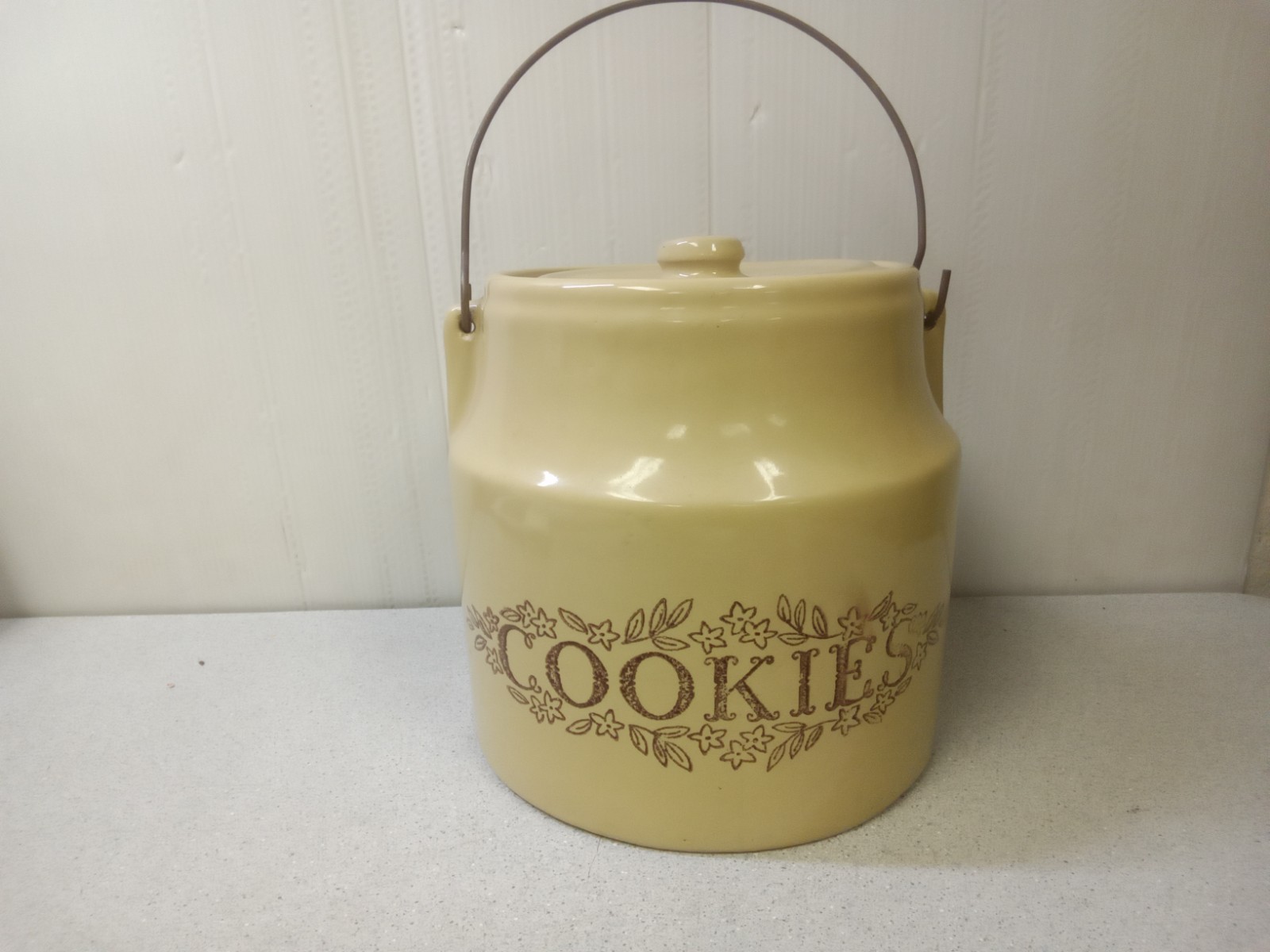 Vintage Monmouth Pottery Stoneware Cookie Jar Crock With Lid And Handle 
