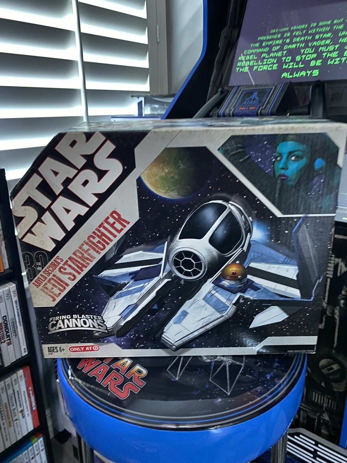 Hasbro 2006 Star Wars 30th Anniversary: Aayla Secura's Jedi Starfighter (NIB)