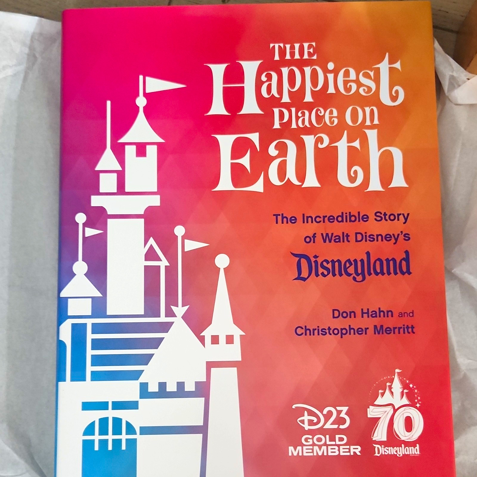 Disney Disneyland Happiest Place on Earth Book D23 Gold Member 70