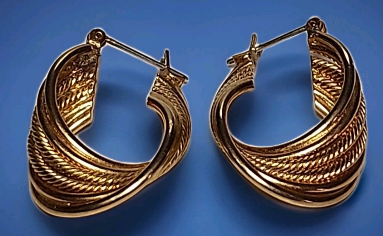VINTAGE YELLOW GOLD TONE NAPIER WIRE HOOP TWISTED EARRINGS GREAT CONDITION HEAVY