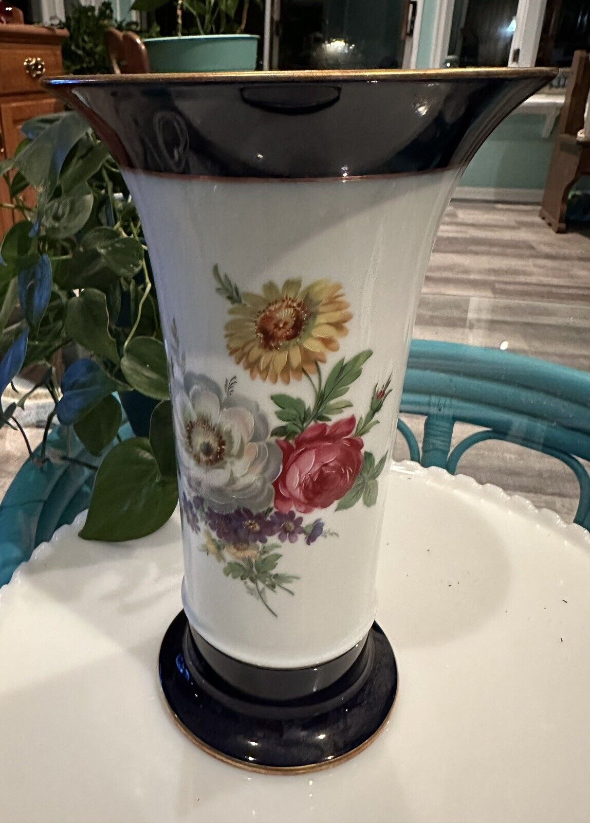 KAISER Germany Fine Porcelain Echt Scharffeuer-Kobalt Vase - VINTAGE 10”