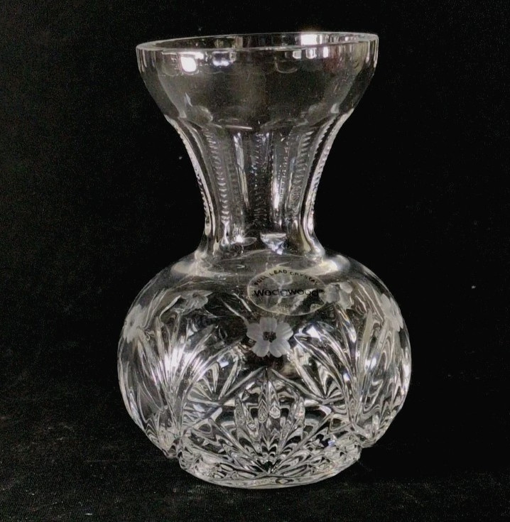 WEDGWOOD CRYSTAL SOVEREIGN VIOLET VASE, Cut & Etched Crystal, 4 1/2