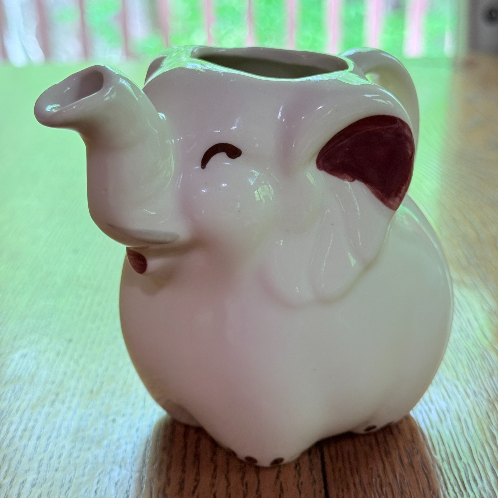 VINTAGE Shawnee Pottery Elephant Creamer. Ohio USA, c. 37-60. Popular in the 40s