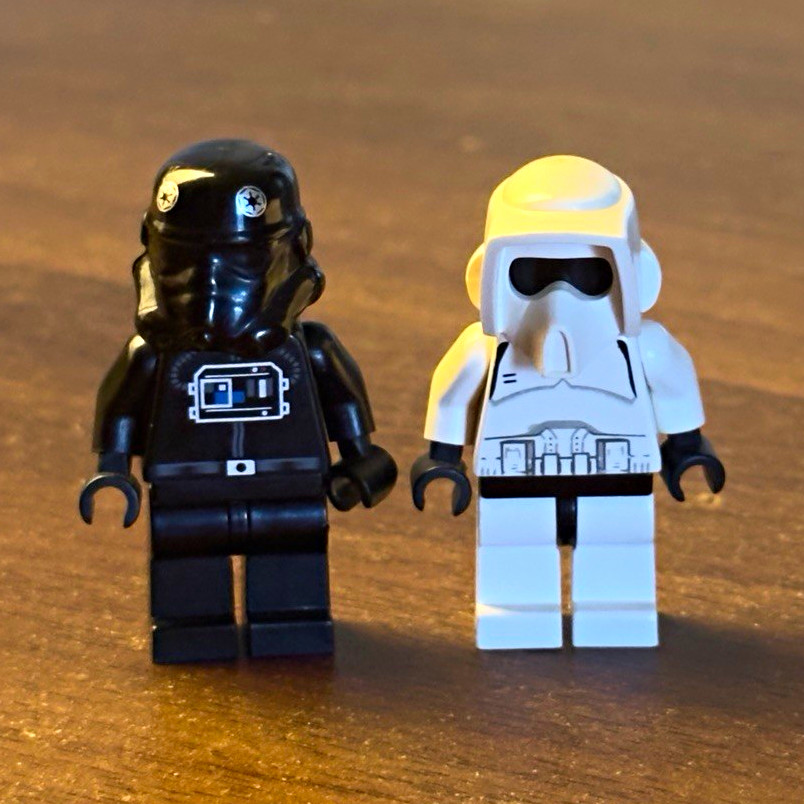 Hasbro Star Wars Action Figure Lot - Darth Vader, Luke, Leia, Obi-Wan, R2-D2 Hasbro Star Wars Action Figure Lot - Darth Vader, Luke, Leia, Obi-Wan, R2-D2