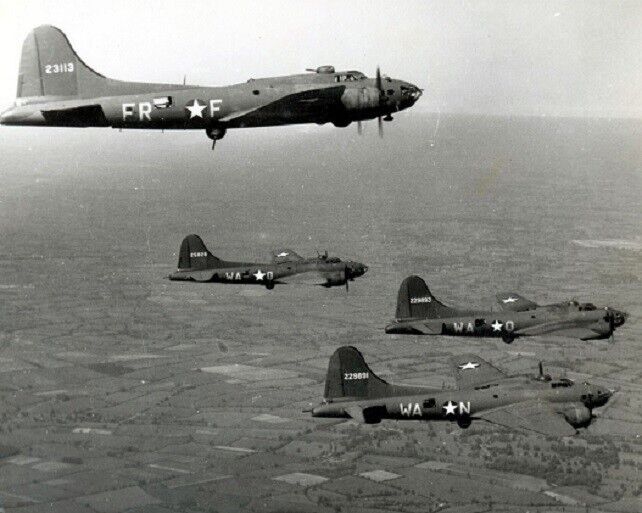 Boeing B-17 Flying Fortress Bomber Formation in Flight 8x10 WWII Photo 661a