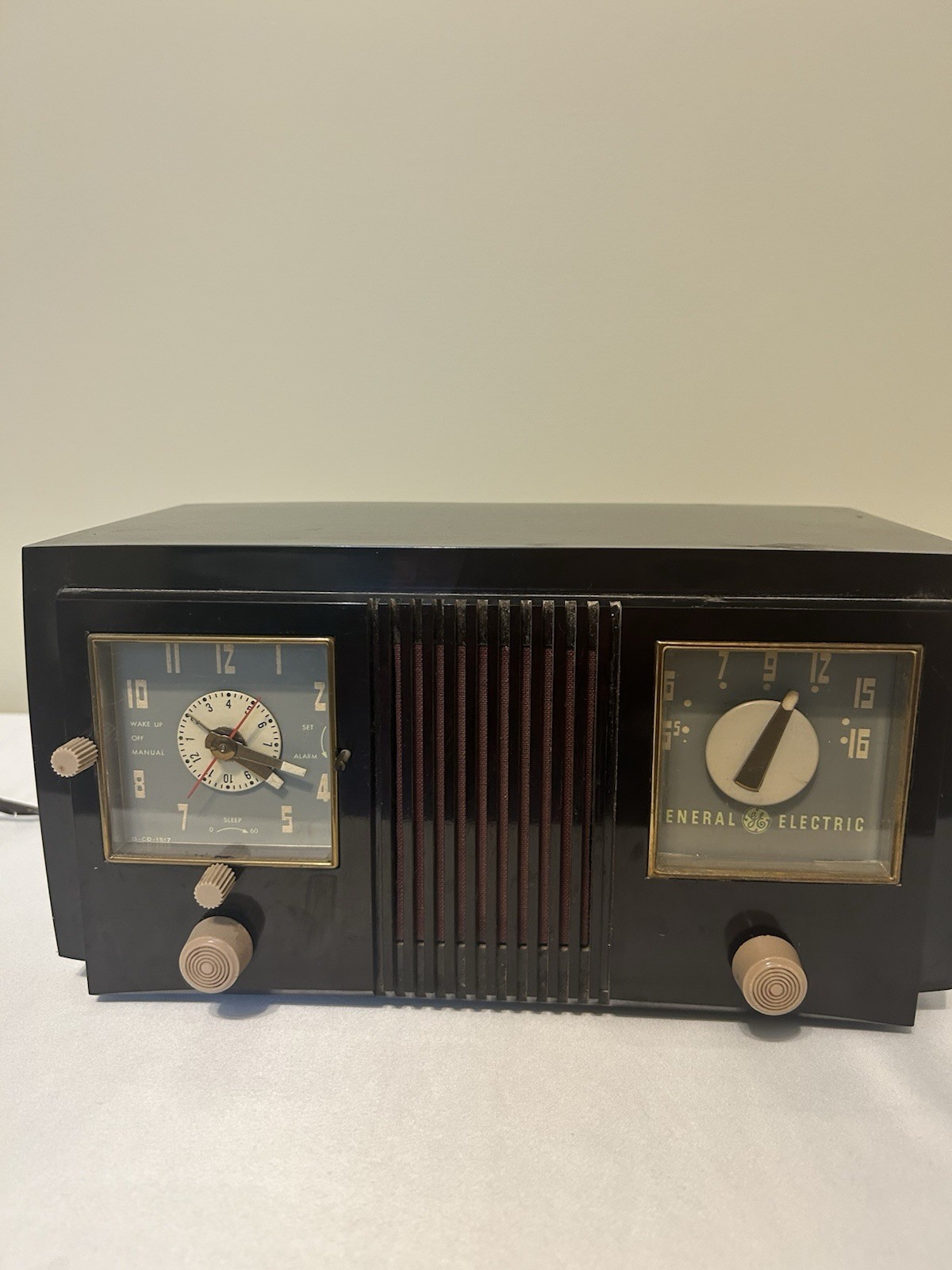 Vintage 1951 GE General Electric Model 535 Tube AM Clock Radio Alarm – Untested