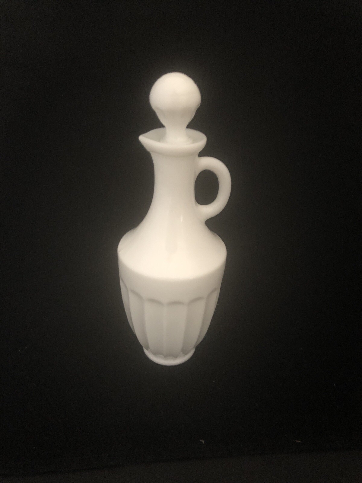 Vintage Avon White Milk Glass Cruet Decanter Bottle with Lid 8\ Vintage Avon White Milk Glass Cruet Decanter Bottle with Lid 8\