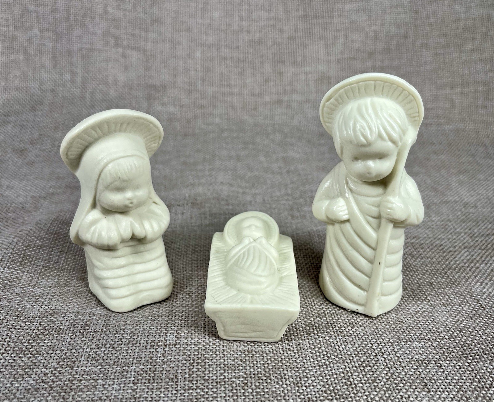 Vtg Miniature White Cream Nativity 6 piece Set Angels Christmas Decor