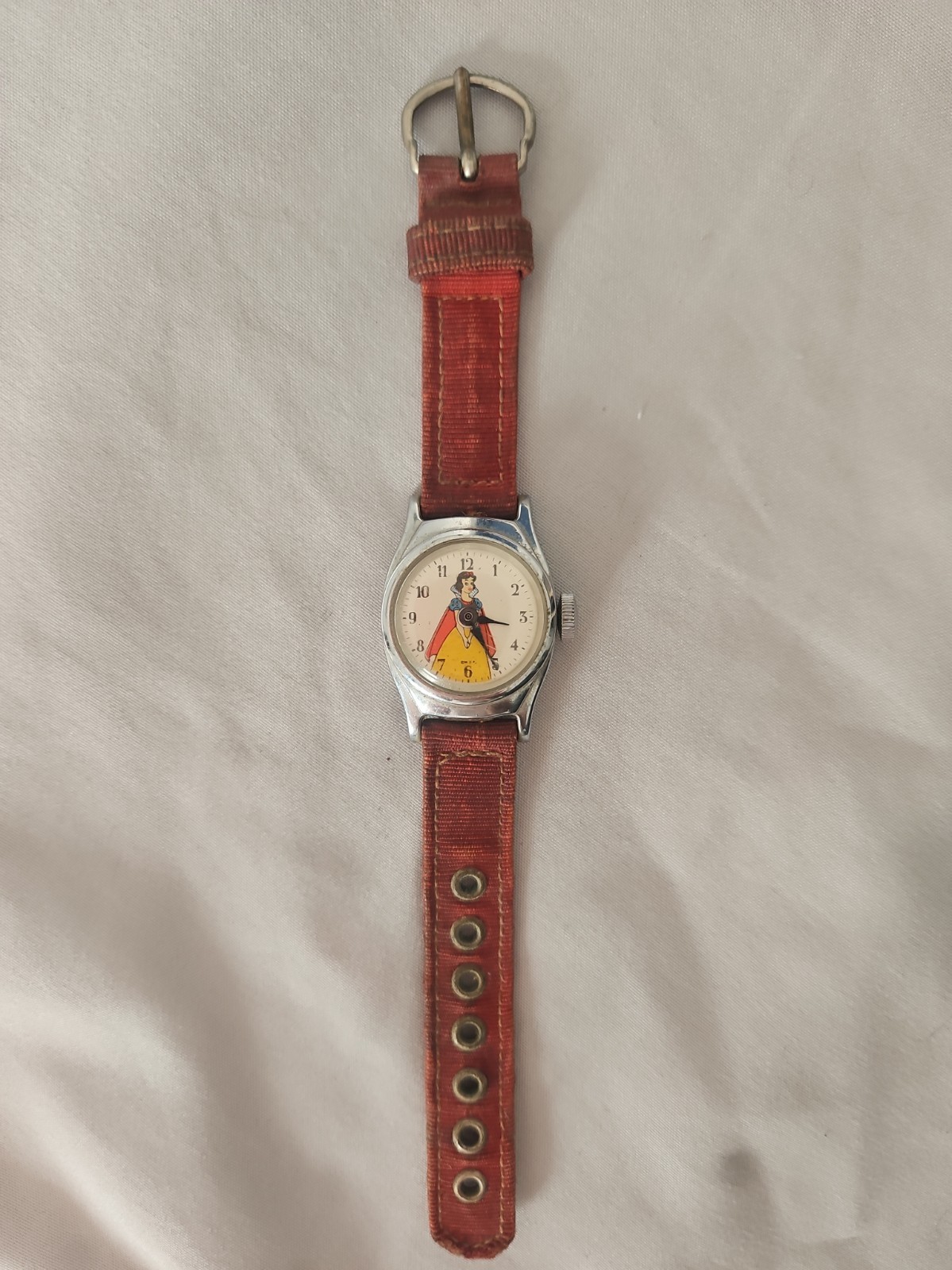 vintage 1950s/1960s Walt Disney Snow White mechanical Timex working wristwatch